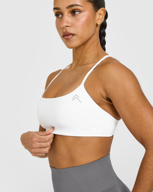 12DAYSONER_EASYLIFT_STRAPPY_SPORTS_BRA_WHITE_251027_PDP_1440x1800_05_650x.jpg