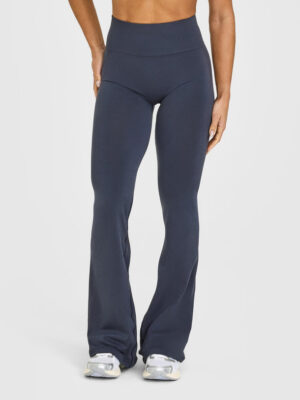 EFFORTLESS SEAMLESS FLARED BOTTOMS WITH WHITE LOGO