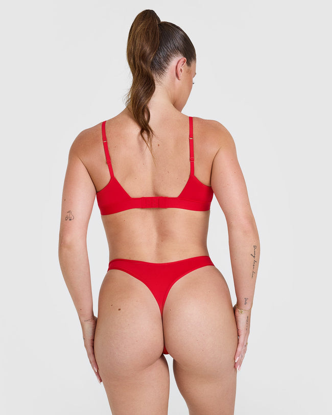 240812_LEGENDARYUNIFIED_SILHOUETTE_BRALETTE_MUSCLEMOMMYRED_PDP_1440x1800_02_650x.jpg