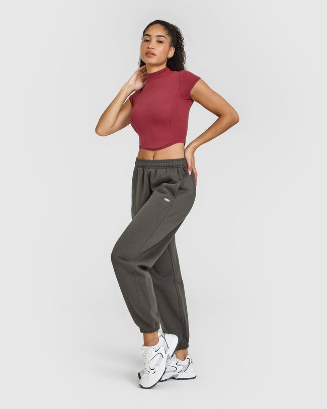 240828_AW24_MELLOW_RIB_MOCK_NECK_CROP_T-SHIRT_BURNTCHERRYRED_PDP_1440x1800_03_650x.jpg
