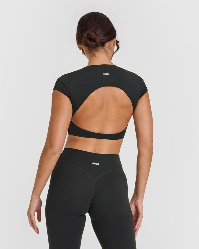 240924_SOFTMOTION_SHORT_SLEEVE_CROP_TOP_SOFTBLACK_PDP_1440x1800_02_650x.jpg