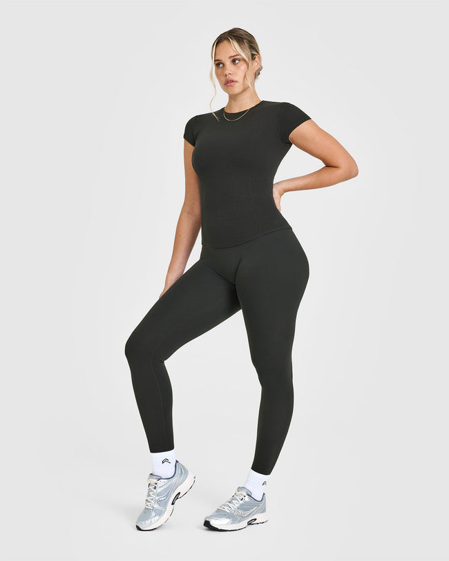 240927_SOFTMOTION_MELLOW_RIB_T-SHIRT_SOFTBLACK_PDP_1440x1800_03_650x.jpg