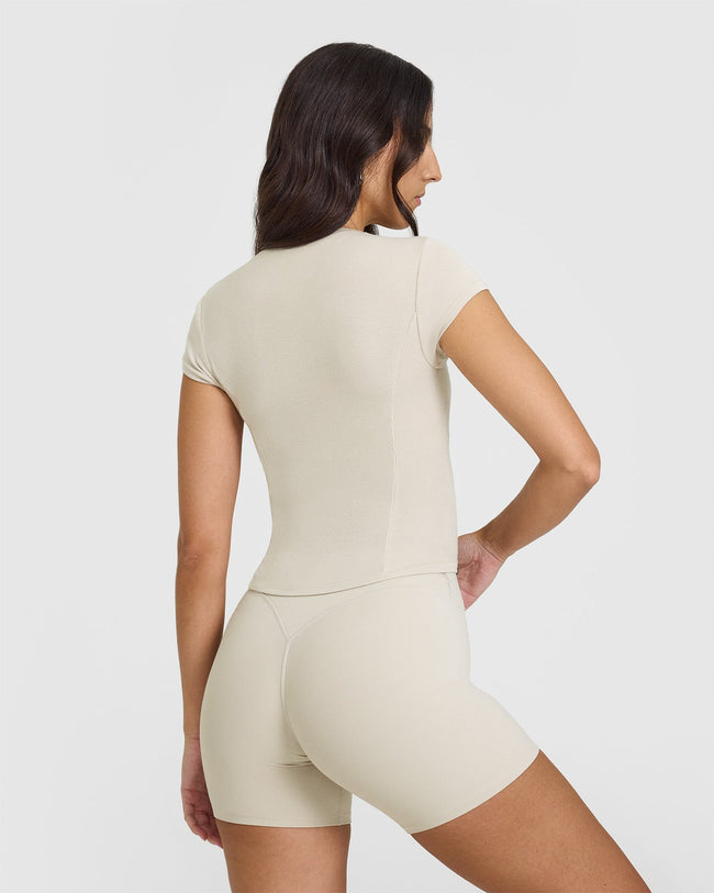 241010_SOFTMOTION_MELLOW_RIB_MID_T-SHIRT_SAND_PDP_1440x1800_02_650x.jpg