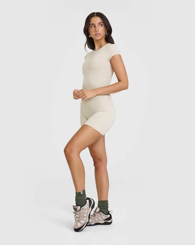 241010_SOFTMOTION_MELLOW_RIB_MID_T-SHIRT_SAND_PDP_1440x1800_03_650x.jpg