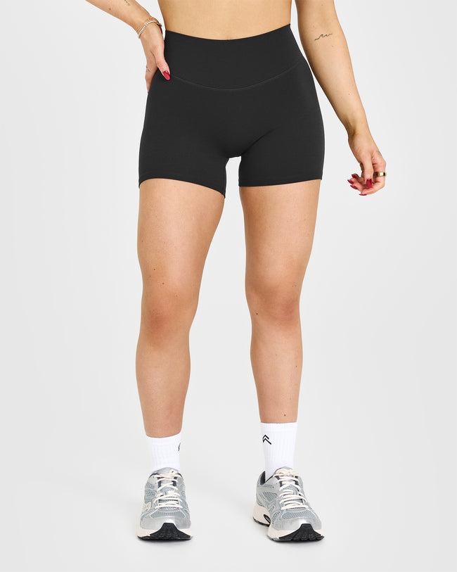241118_SOFT_MOTION_SHORTS_SOFTBLACK_PDP_1440x1800_01_650x.jpg