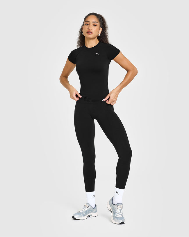 241122_NOOS_GO_TO_SEAMLESS_FITTED_TOP_BLACK_PDP_1440x1800_03_650x.jpg