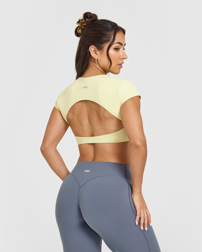 250123_LIFTING_TEAM_SOFTMOTION_SHORT_SLEEVE_CROP_TOP_PASTELYELLOW_PDP_1440x1800_02_650x.jpg