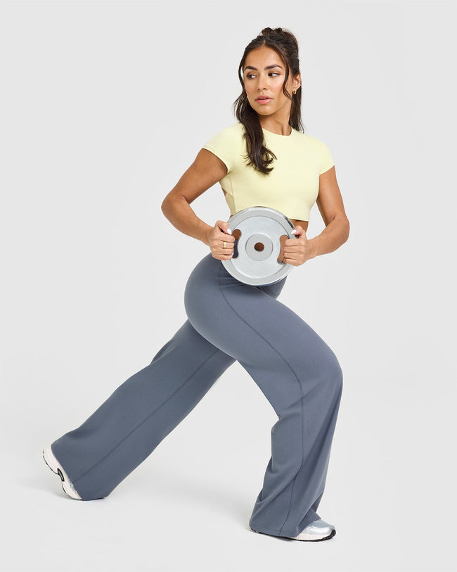 250123_LIFTING_TEAM_SOFTMOTION_SHORT_SLEEVE_CROP_TOP_PASTELYELLOW_PDP_1440x1800_03_650x.jpg