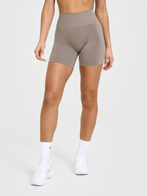 EFFORTLESS SEAMLESS SHORTS WITH WHITE LOGO