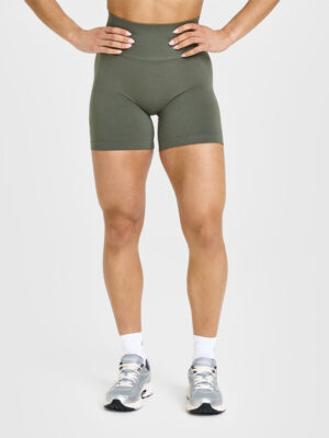 EFFORTLESS SEAMLESS SHORTS WITH WHITE LOGO