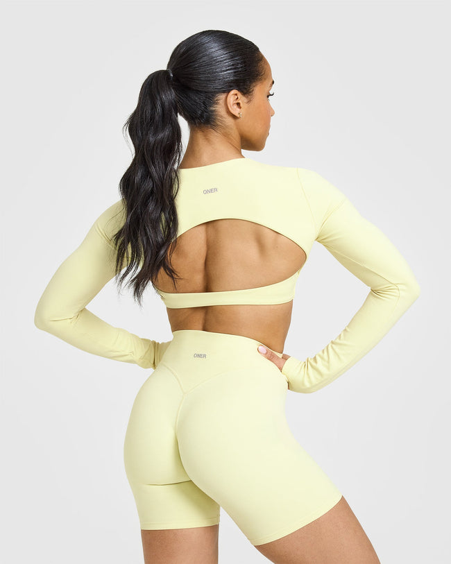 250226_LIFTING_TEAM_SOFTMOTION_LONG_SLEEVE_CROP_TOP_PASTELYELLOW_PDP_1440x1800_02_650x.jpg