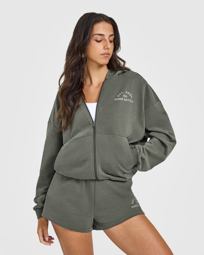 250306_BEYOND_MOVEMENT_LIGHTWEIGHT_ZIP_THROUGH_HOODIE_PRINTED_GRAPHIC_DARKKHAKI_PDP_1440x1800_01_650x.jpg