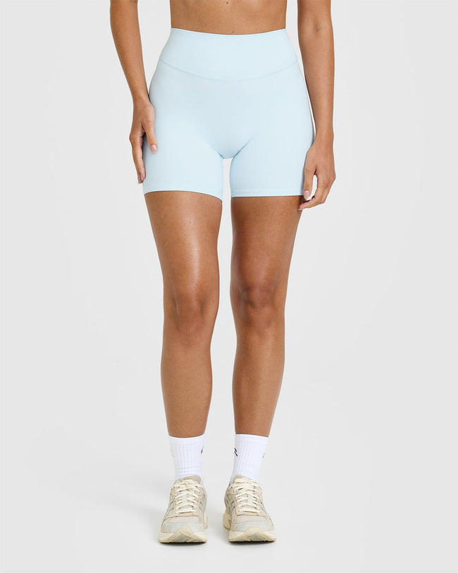 250307_BEYOND_MOVEMENT_SOFTMOTION_SHORTS_CLOUDBLUE_PDP_1440x1800_01_650x.jpg