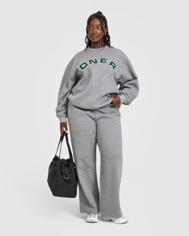 250320_LIFESTYLE_BAU_FOUNDATIONS_GRAPHIC_SWEATSHIRT_CHARCOALMARL_PDP_1440x1800_03_650x.jpg