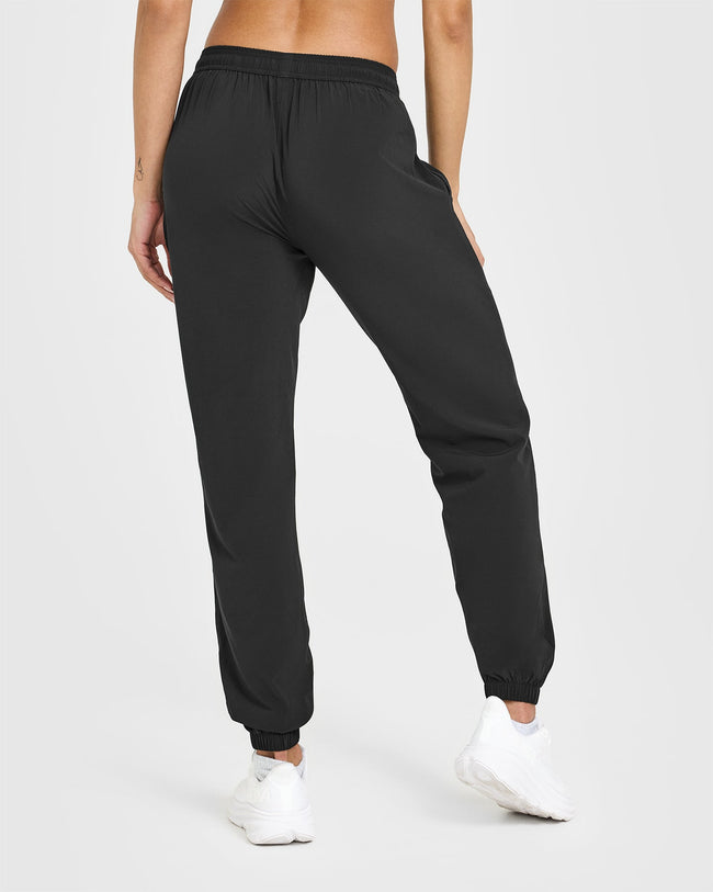 250409_HYBRID_AIRMOVE_JOGGERS_BLACK_PDP_1440x1800_02_650x.jpg