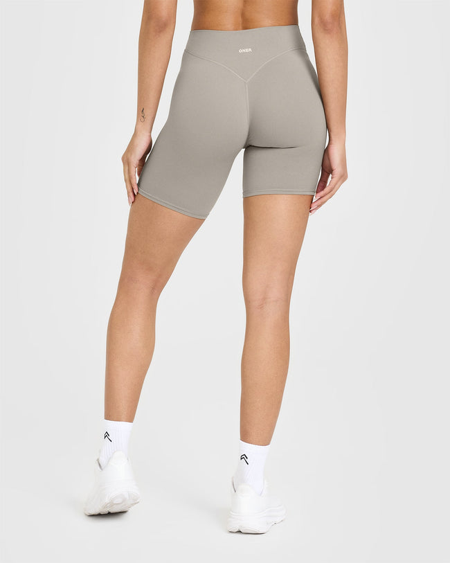 250409_SUMMERSEASONAL_SOFTMOTION_CYCLING_SHORTS_WARMSAND_PDP_1440x1800_02_650x.jpg