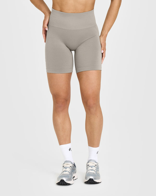 250414_SUMMERSEASONAL_EFFORTLESS_SEAMLESS_SHORTS_WARMSAND_PDP_1440x1800_01_650x.jpg