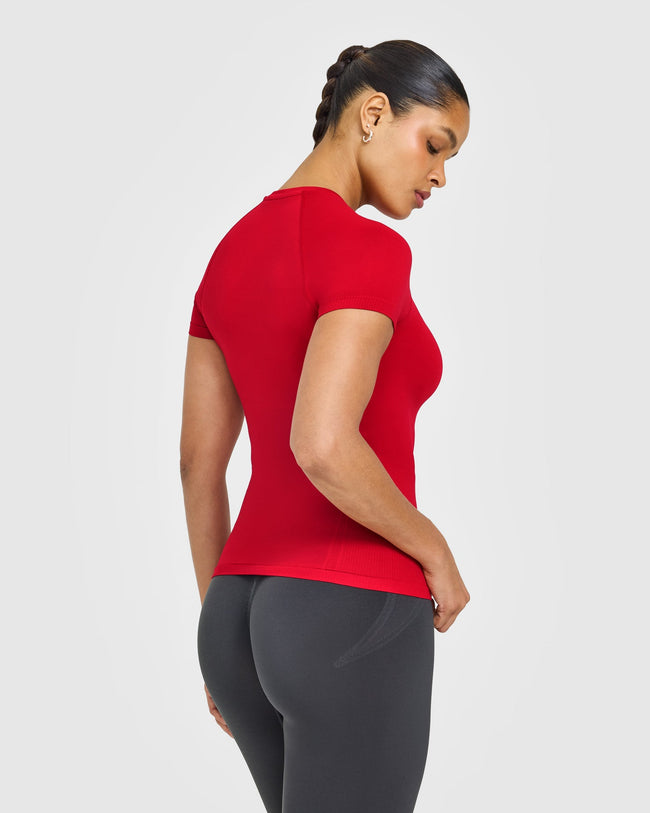 BAU_GO_TO_SEAMLESS_FITTED_TOP_FIRERED_250916_PDP_1440x1800_02_650x.jpg