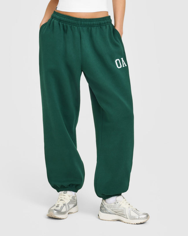 BAU_GRAPHIC_INJECT_FOUNDATIONS_OVERSIZED_GIRLFRIEND_JOGGERS_RACINGGREEN_250915_PDP_1440x1800_01_650x.jpg
