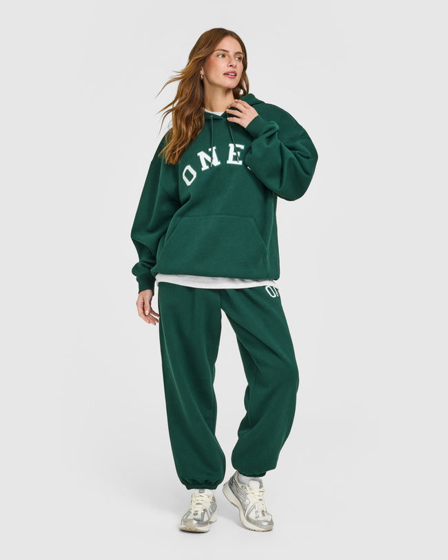 BAU_GRAPHIC_INJECT_FOUNDATIONS_OVERSIZED_GIRLFRIEND_JOGGERS_RACINGGREEN_250915_PDP_1440x1800_03_650x.jpg