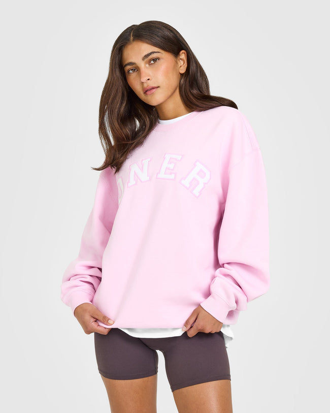 BAU_GRAPHIC_INJECT_FOUNDATIONS_OVERSIZED_ONER_GIRLFRIEND_SWEATSHIRT_CHALKPINK_250922_PDP_1440x1800_01_4362e517-7162-4ea2-a5a8-ea1b42ecad2c_650x.jpg