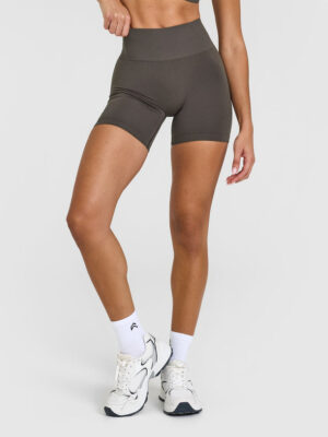 EFFORTLESS SEAMLESS SHORTS WITH WHITE LOGO