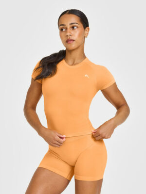 GO TO SEAMLESS FITTED MID TOP