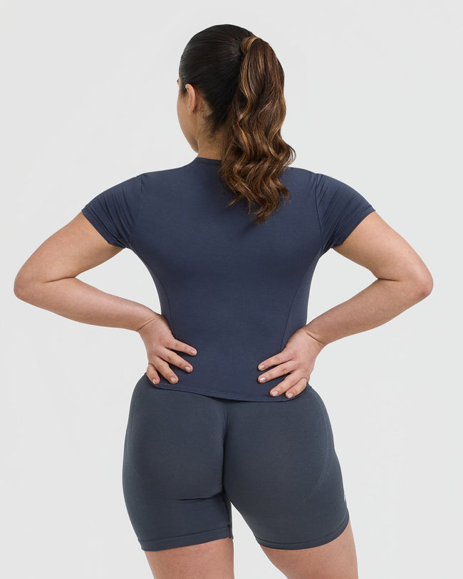 MELLOW_SOFT_MID_SHORT_SLEEVE_T-SHIRT_TRUE_NAVY_02_650x.jpg