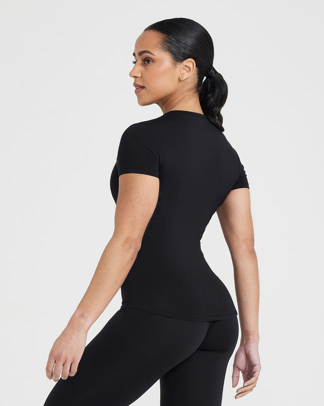 MELLOW_SOFT_SHORT_SLEEVE_T-SHIRT_BLACK_02_650x.jpg