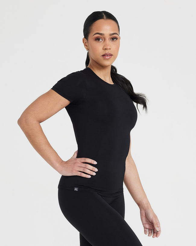 MELLOW_SOFT_SHORT_SLEEVE_T-SHIRT_BLACK_03_650x.jpg