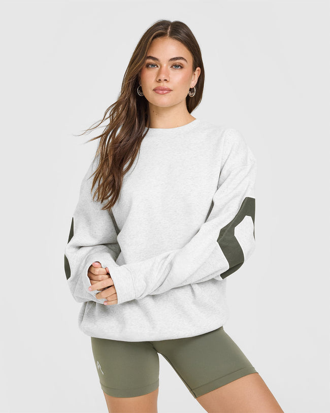OA_X_BRENDA_FOUNDATIONS_OVERSIZED_CREW_NECK_SWEATSHIRT_LIGHTGREYMARL_250805_PDP_1440x1800_01_650x.jpg