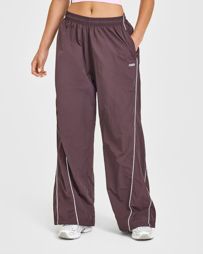 Q3COLOURINJECTION_OVERSIZED_WOVEN_STRAIGHT_LEG_TRACK_BOTTOMS_DARKUMBERBROWN_250627_PDP_1440x1800_01_650x.jpg
