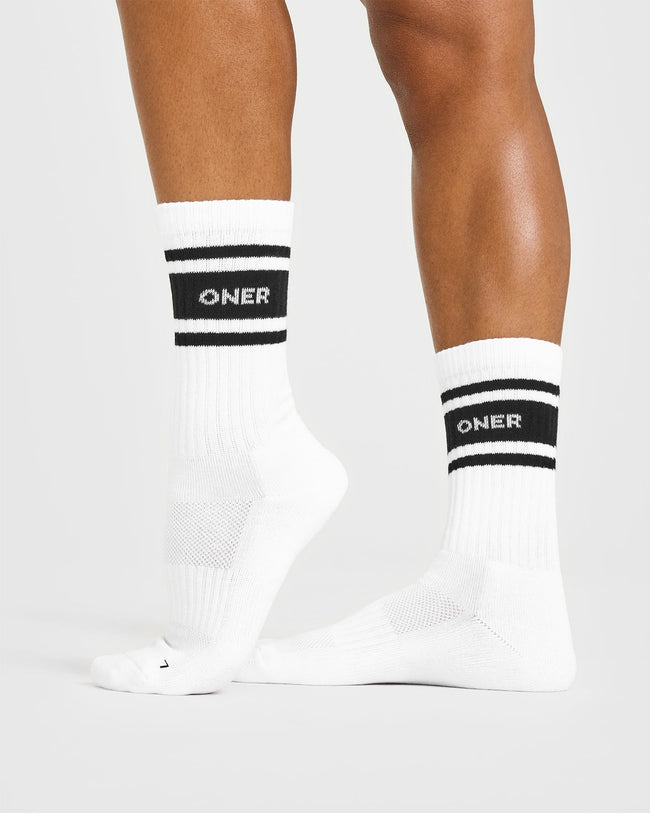 STRONGYETSOFT_VARSITY_LONG_CREW_SOCKS_2-PACK_BLACK_250728_PDP_1440x1800_02_650x.jpg