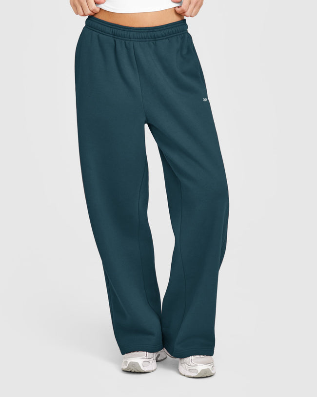 WINTER_SEASONAL_FOUNDATIONS_STRAIGHT_LEG_JOGGERS_OILBLUE_250915_PDP_1440x1800_01_e0cae590-97b9-41d5-a91f-bfc46b93dad9_650x.jpg