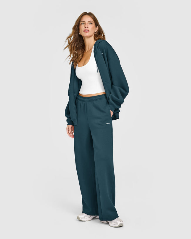 WINTER_SEASONAL_FOUNDATIONS_STRAIGHT_LEG_JOGGERS_OILBLUE_250915_PDP_1440x1800_03_bae9f442-57ab-4630-b172-52d8dfd45e13_650x.jpg