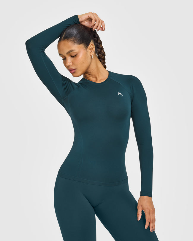 WINTER_SEASONAL_GO_TO_SEAMLESS_FITTED_LONG_SLEEVE_TOP_OILBLUE_250916_PDP_1440x1800_01_650x.jpg