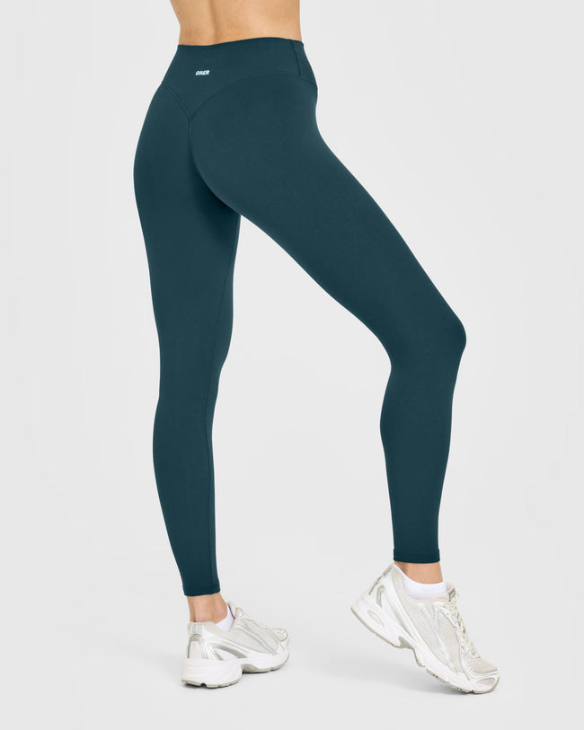 WINTER_SEASONAL_SOFTMOTION_HIGH_WAISTED_LEGGINGS_OILBLUE_251006_PDP_1440x1800_02_4b31f445-9259-4208-a0ee-539e497afc39_650x.jpg